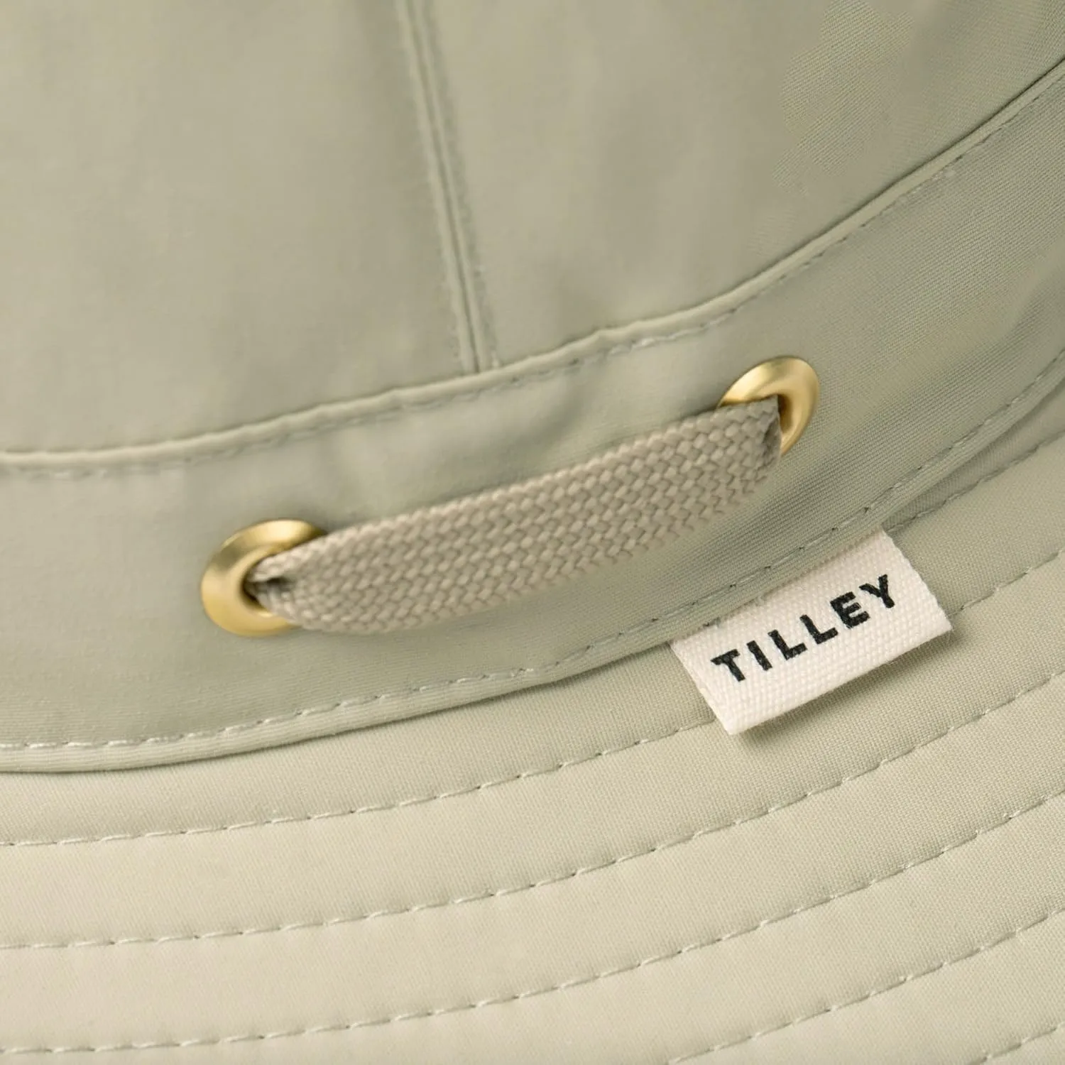 Tilley LTM5 Airflo Medium Brim Hat ?C Ultralight, Buoyant & Breathable, UPF 50  Sun Protection, Water-Resistant
